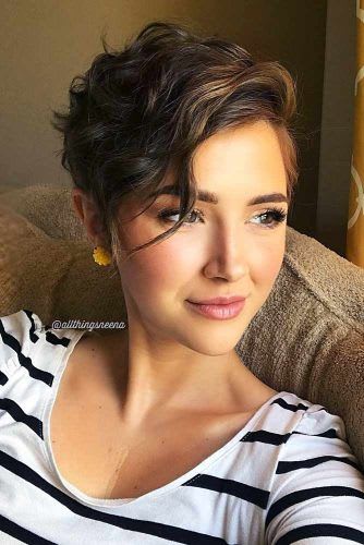 Cabelo curto ondulado: liberte suas ondas com estilo 2 Pixie repicado ondulado