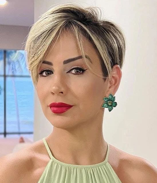 Como Descobrir Seu Formato de Rosto para Escolher o Cabelo Curto Certo 7 Marcia Vascouto corte bixie loiro para rosto diamante