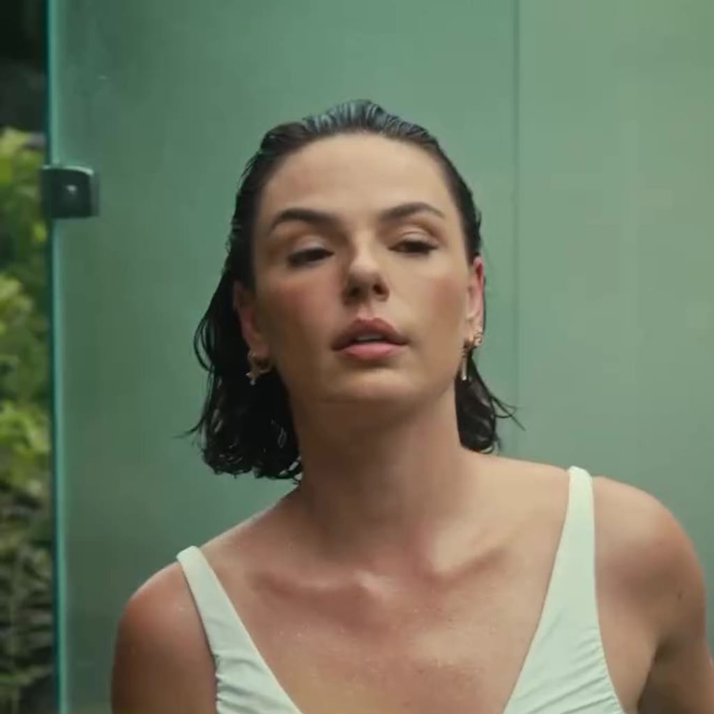 O Cabelo Curto Inspirador da Isis Valverde 2025 2 Imagem retirada do Vídeo do Instagram da Isis Valverde