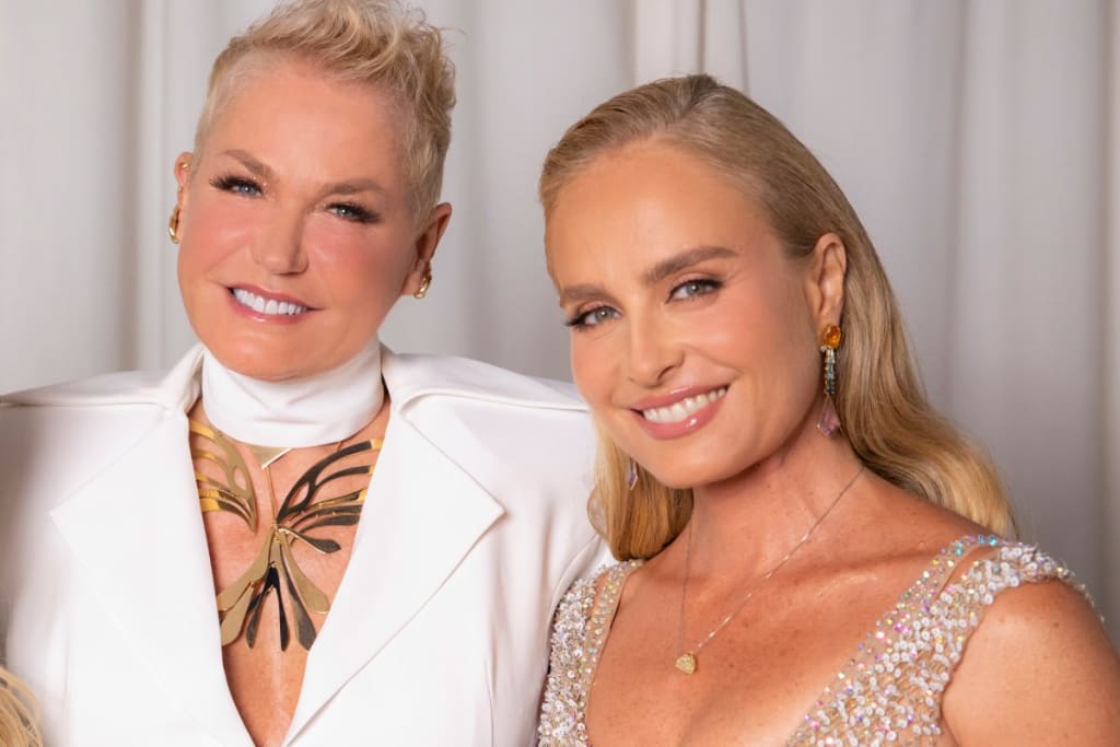 O Icônico Corte de Cabelo Curto Feminino da Xuxa: Um Marcador de Época 6 Xuxa estilosa com o seu cabelo curto junto da angelica