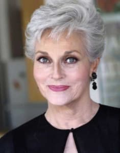 Os Melhores Cortes de Cabelo Curto para as Mulheres em seus 50 anos 10 Os Melhores Cortes de Cabelo Curto para as Mulheres em seus 50 anos 6
