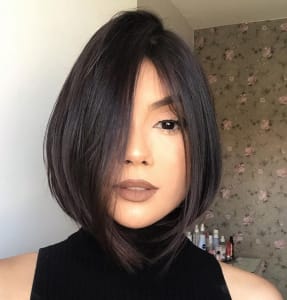 Cabelos Curtos Feminino: O Estilo Chanel e a Elegância da Simplicidade 2 Chanel Curto Preto