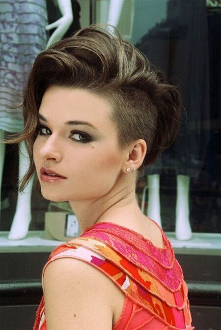 Corte de cabelo Curto feminino com a lateral raspada 2 Cabelo Curto com a lateral raspada super moderno