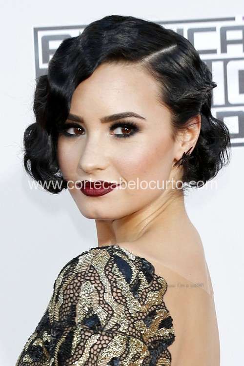 penteado-demi-lovato-cabelo-curto-5 penteado-demi-lovato-cabelo-curto-5