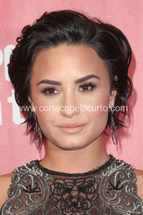 penteado-demi-lovato-cabelo-curto-3