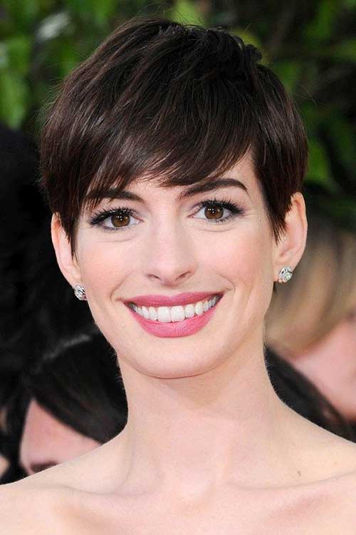 Famosas Internacionais que Aderiram aos Cortes de Cabelo Curto Feminino 3 Anne Hathaway cabelos curtos
