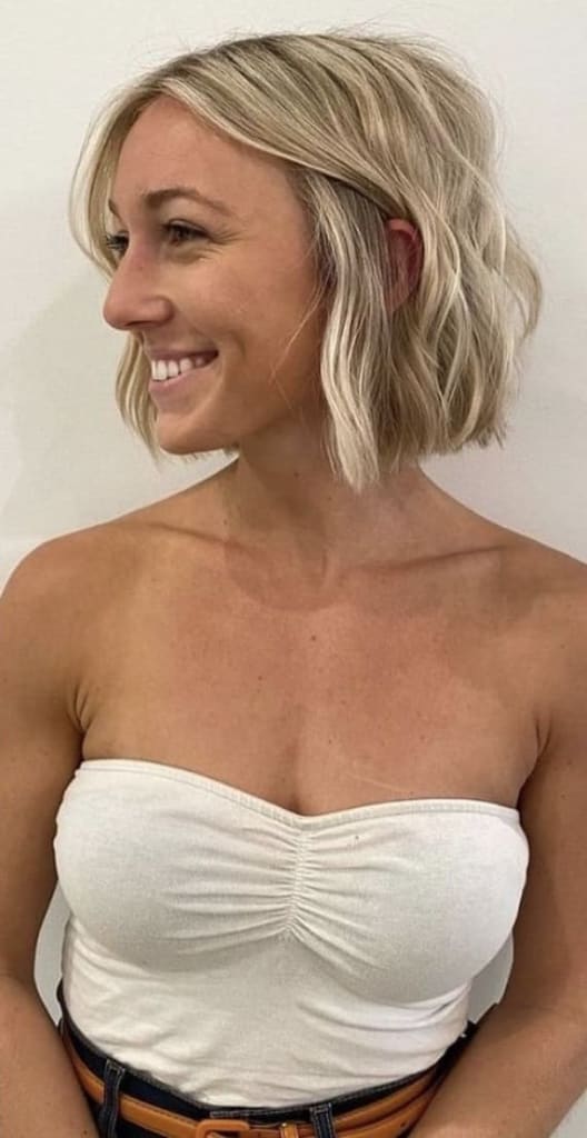 A modelo foi dos cabelos longos para o cabelo curto 2 Depois cabelos curtos