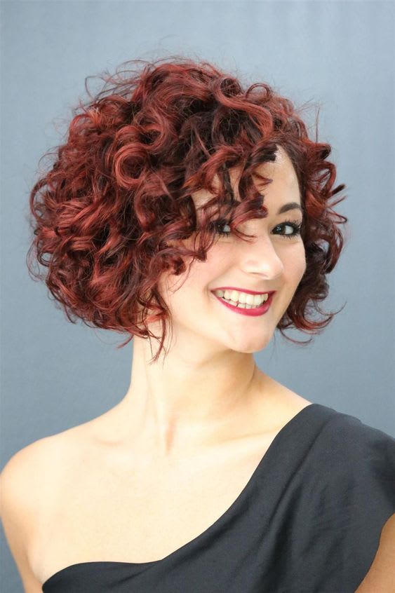 Cacheado com vermelho cabelo curto