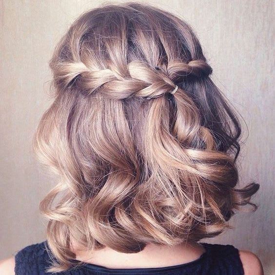 6 Tranças para Usar em Cabelos Curtos 17 Cabelo meio preso com Tranças