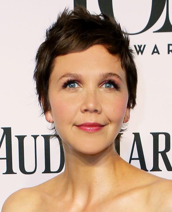 Famosas Internacionais que Aderiram aos Cortes de Cabelo Curto Feminino 5 Maggie Gyllenhaal
