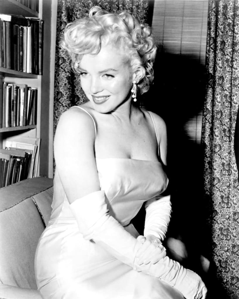 Marilyn Monroe e a Revolução dos Cabelos Curtos Femininos 2 Marilyn Monroe foto preto e branco