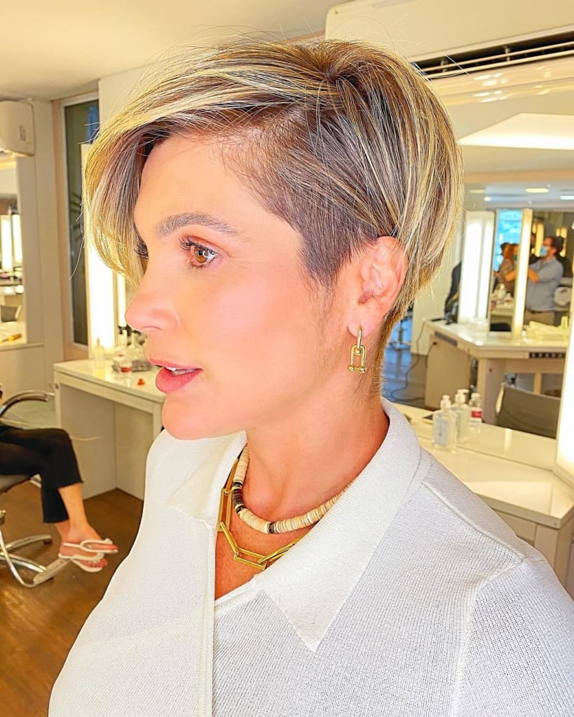 Brasileiras Famosas que Arrasam com Seus Cabelos Curtos Feminino 10 Flávia Alessandra lateral raspada cabelo curto feminino famosas