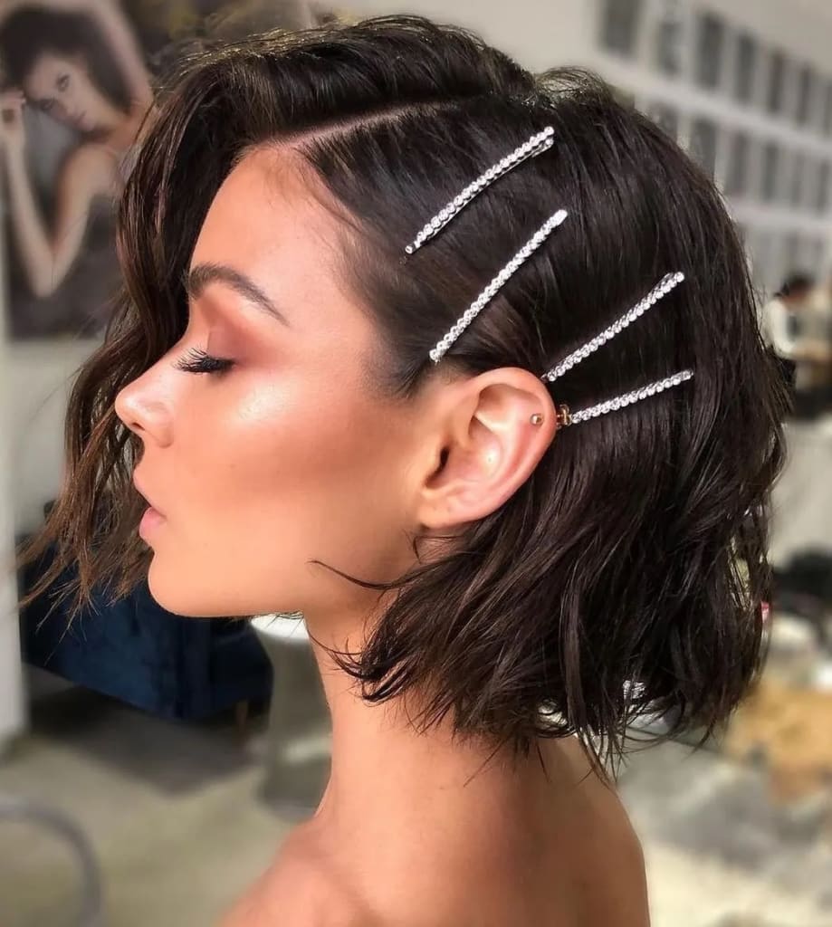 Penteados para cabelos curtos feminino Chanel 8 Penteado simples, porém poderoso para cabelos chanel
