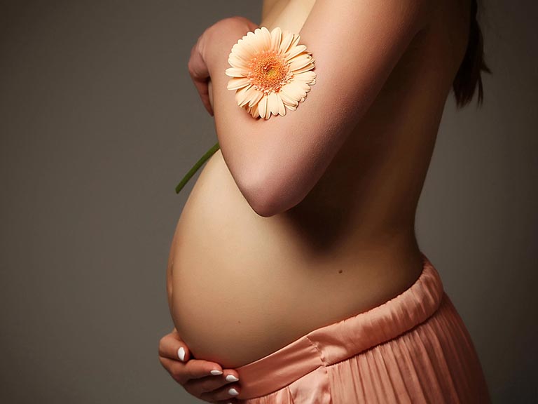 photo grossesse nouveau ne-femme enceinte fleur