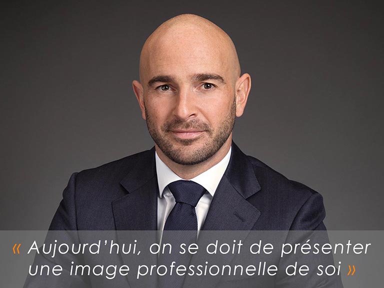 portrait photo cv et linkedin d'une femme réalisé par un photographe à Genève