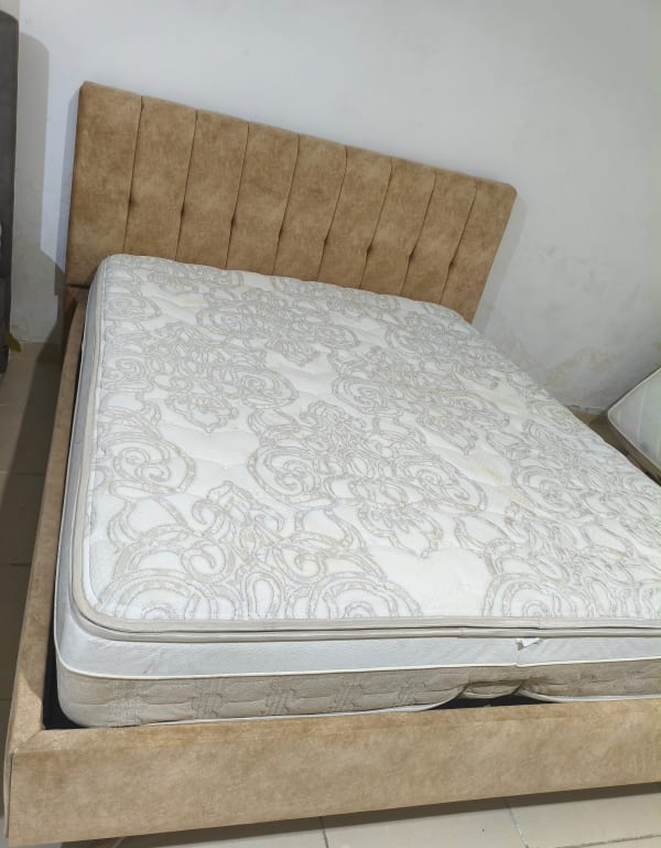 Modern Kumaş Döşemeli Çift Kişilik Baza Yatak Takımı (Vizon / Bej)