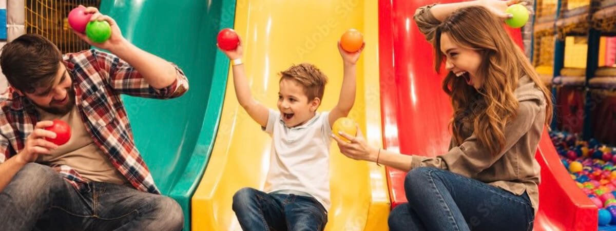 Mietgarantie und Ausstattung Spielplatz und Gastro