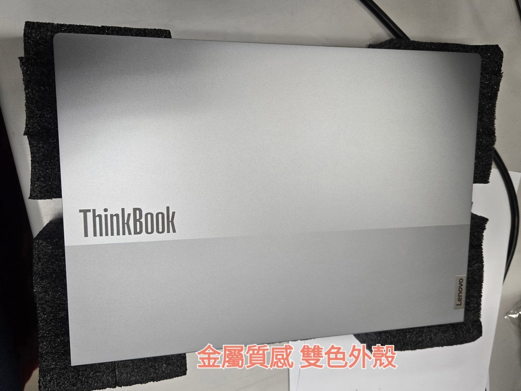 Lenovo ThinkBook 14 G7 AI 商務筆電實拍外觀