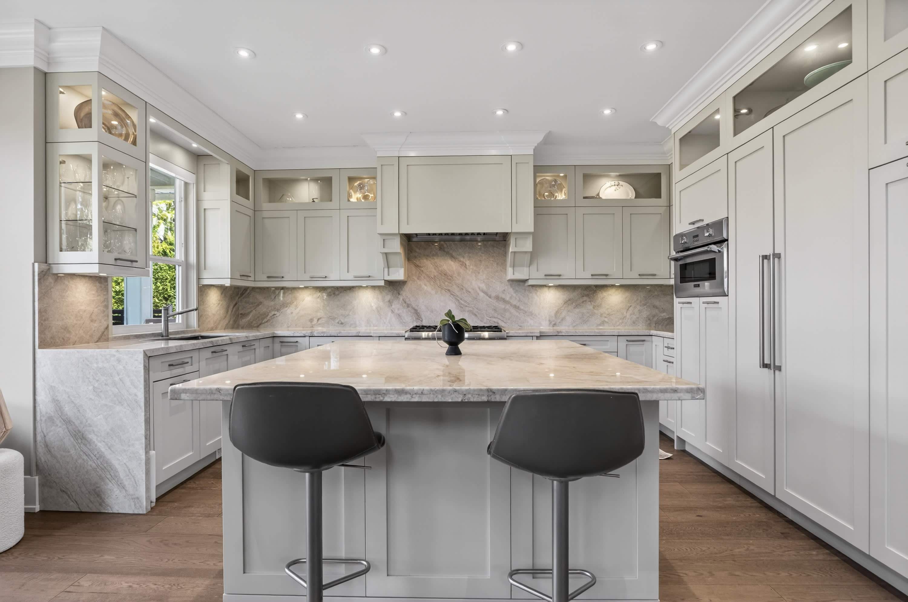 Morgan Creek Executive Residence — 15507 37A Avenue