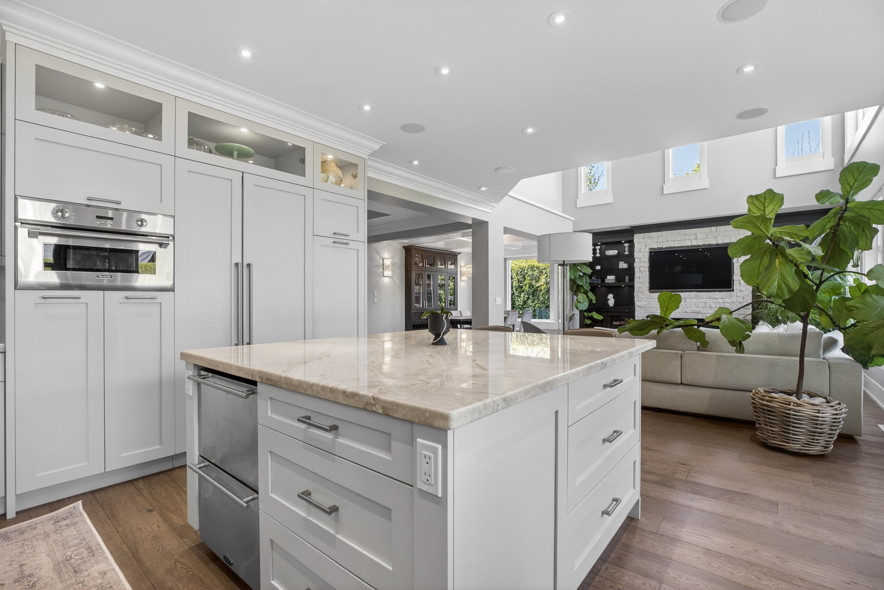 Morgan Creek Executive Residence — 15507 37A Avenue