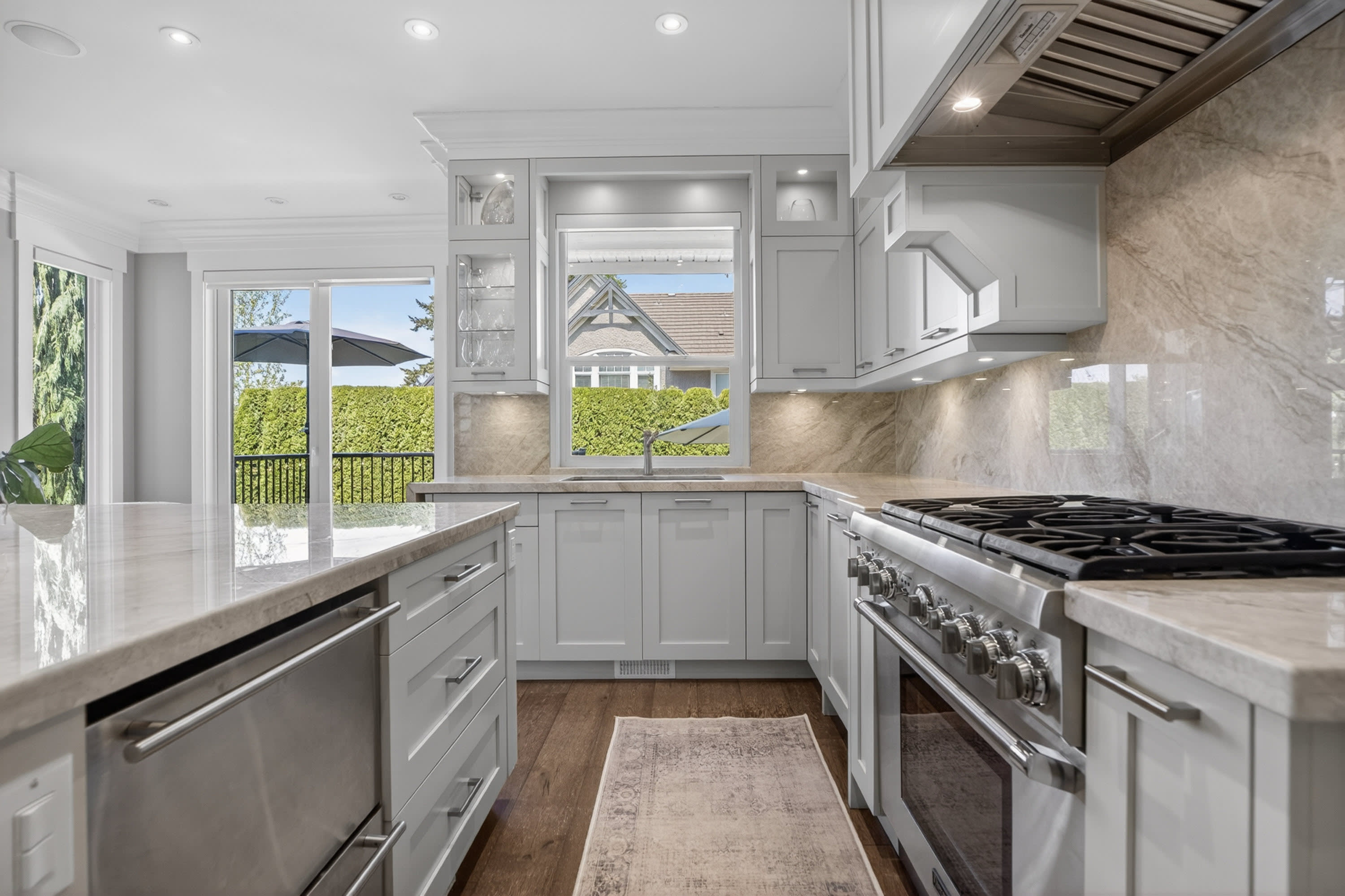 Morgan Creek Executive Residence — 15507 37A Avenue
