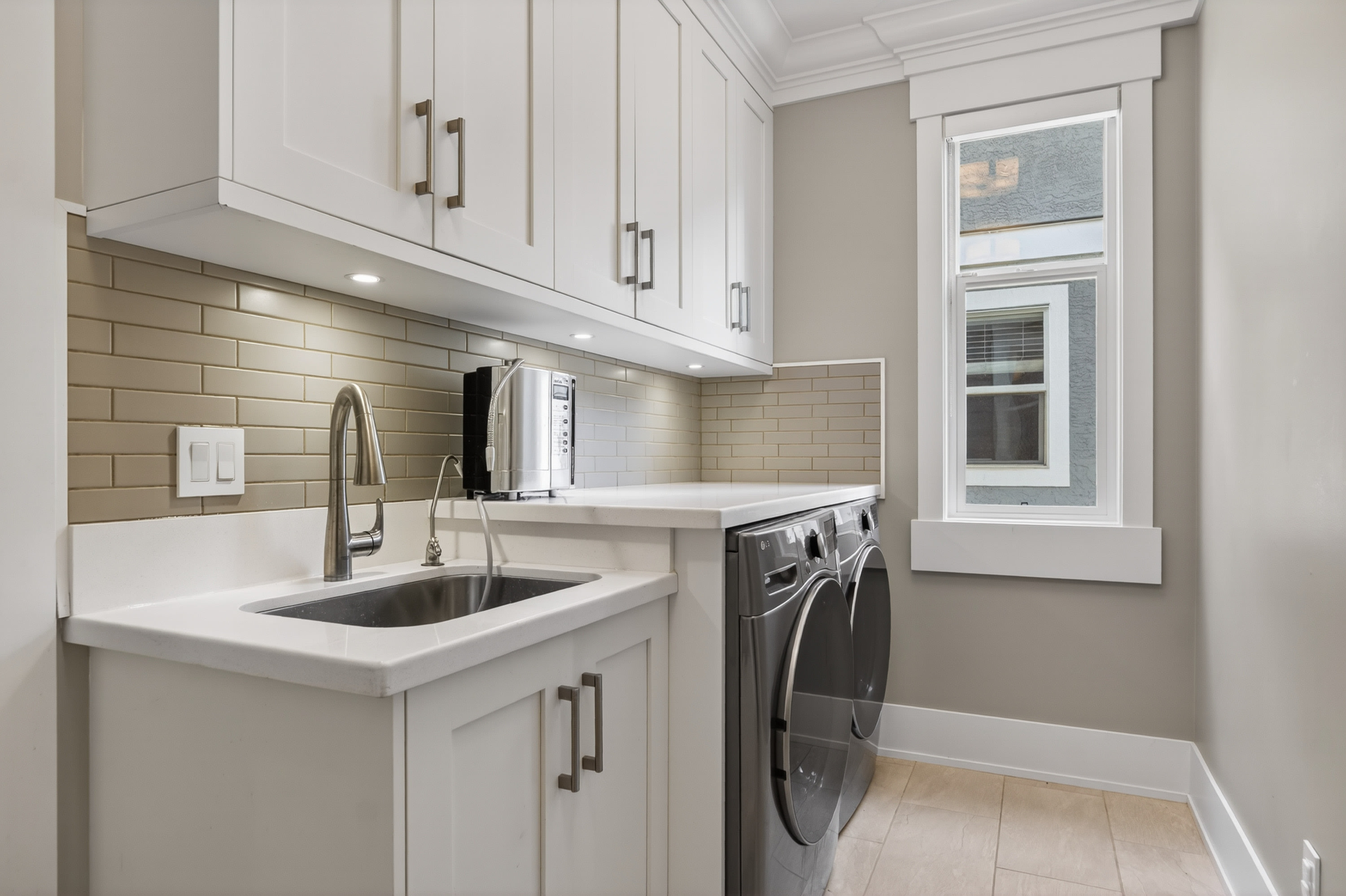 Morgan Creek Executive Residence — 15507 37A Avenue