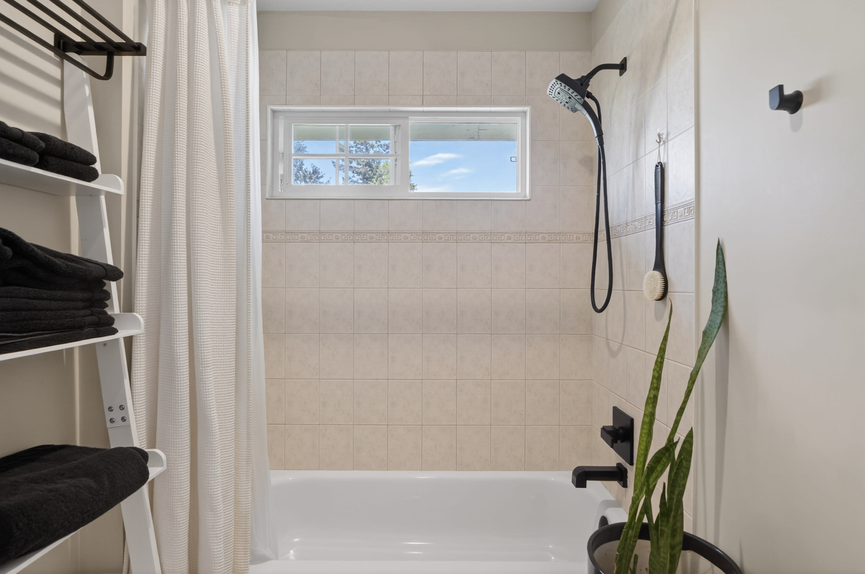 Morgan Creek Executive Residence — 15507 37A Avenue