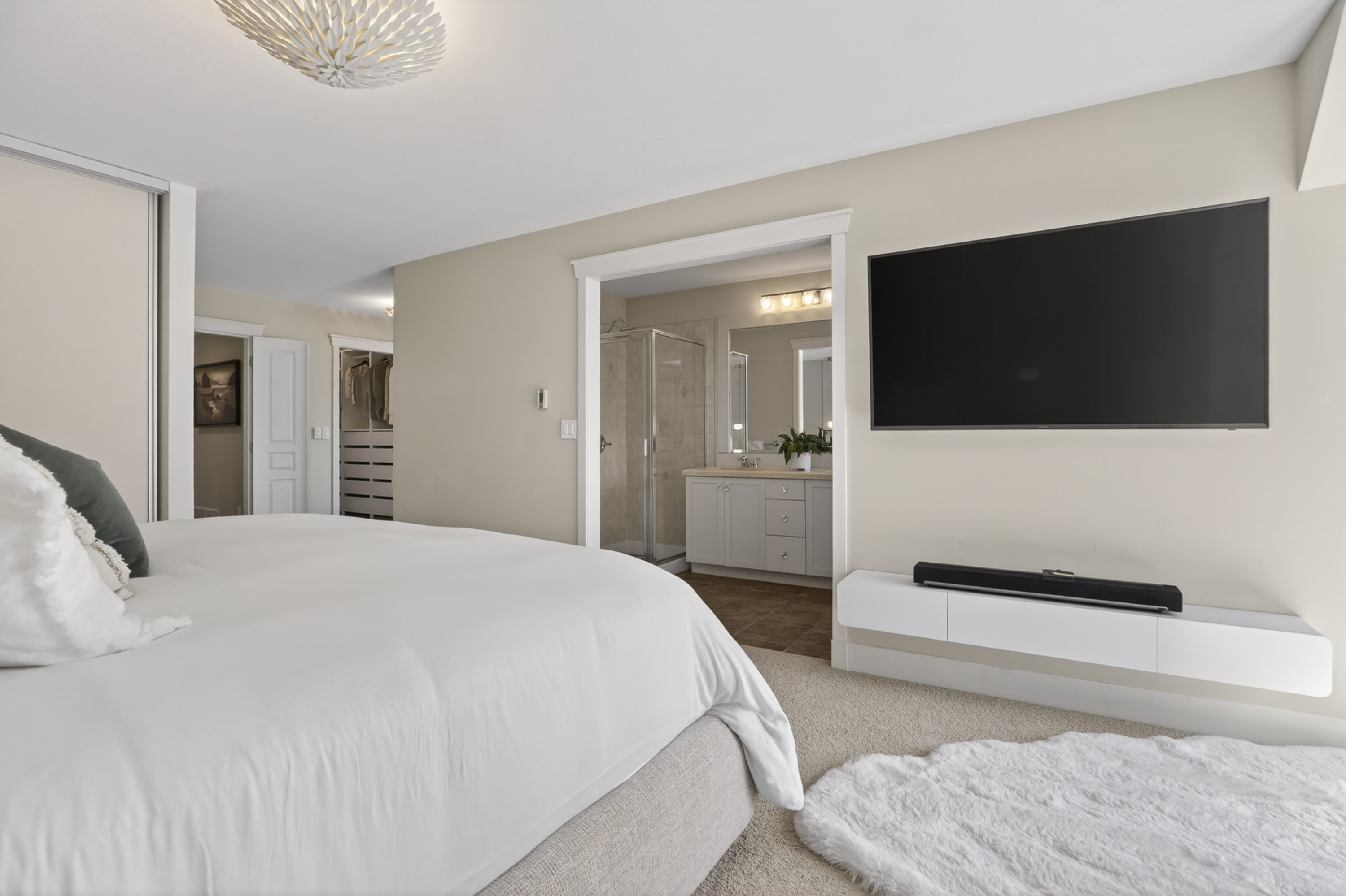 Morgan Creek Executive Residence — 15507 37A Avenue
