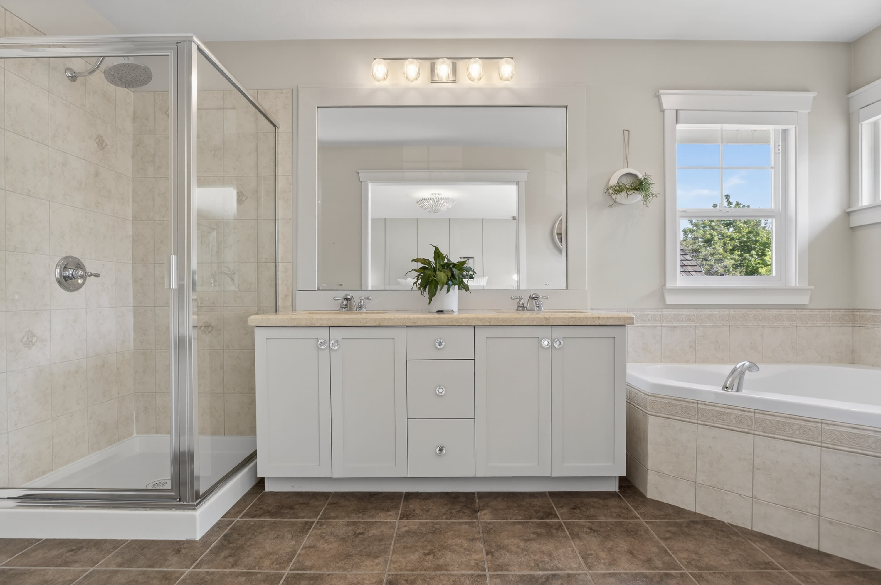 Morgan Creek Executive Residence — 15507 37A Avenue