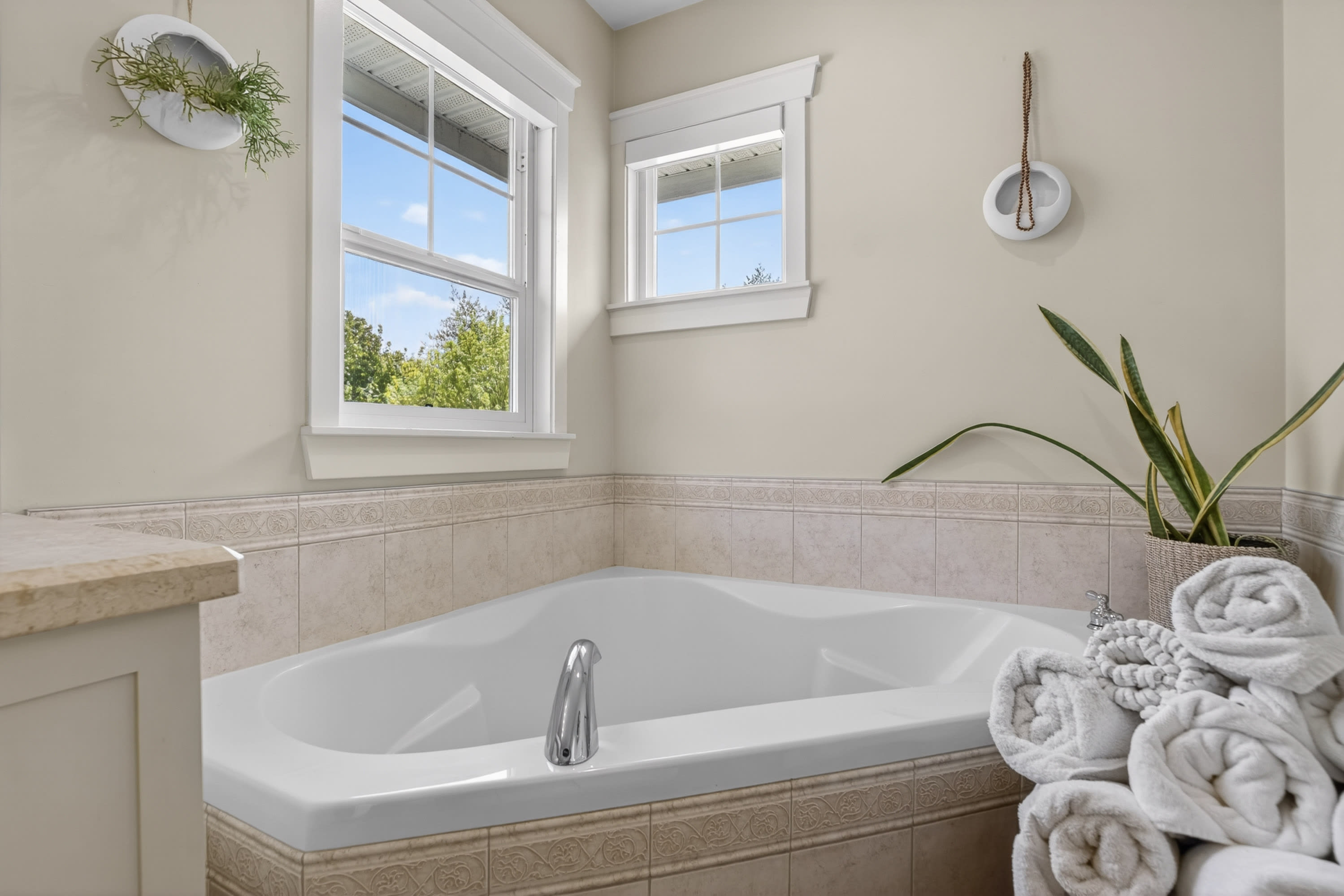 Morgan Creek Executive Residence — 15507 37A Avenue