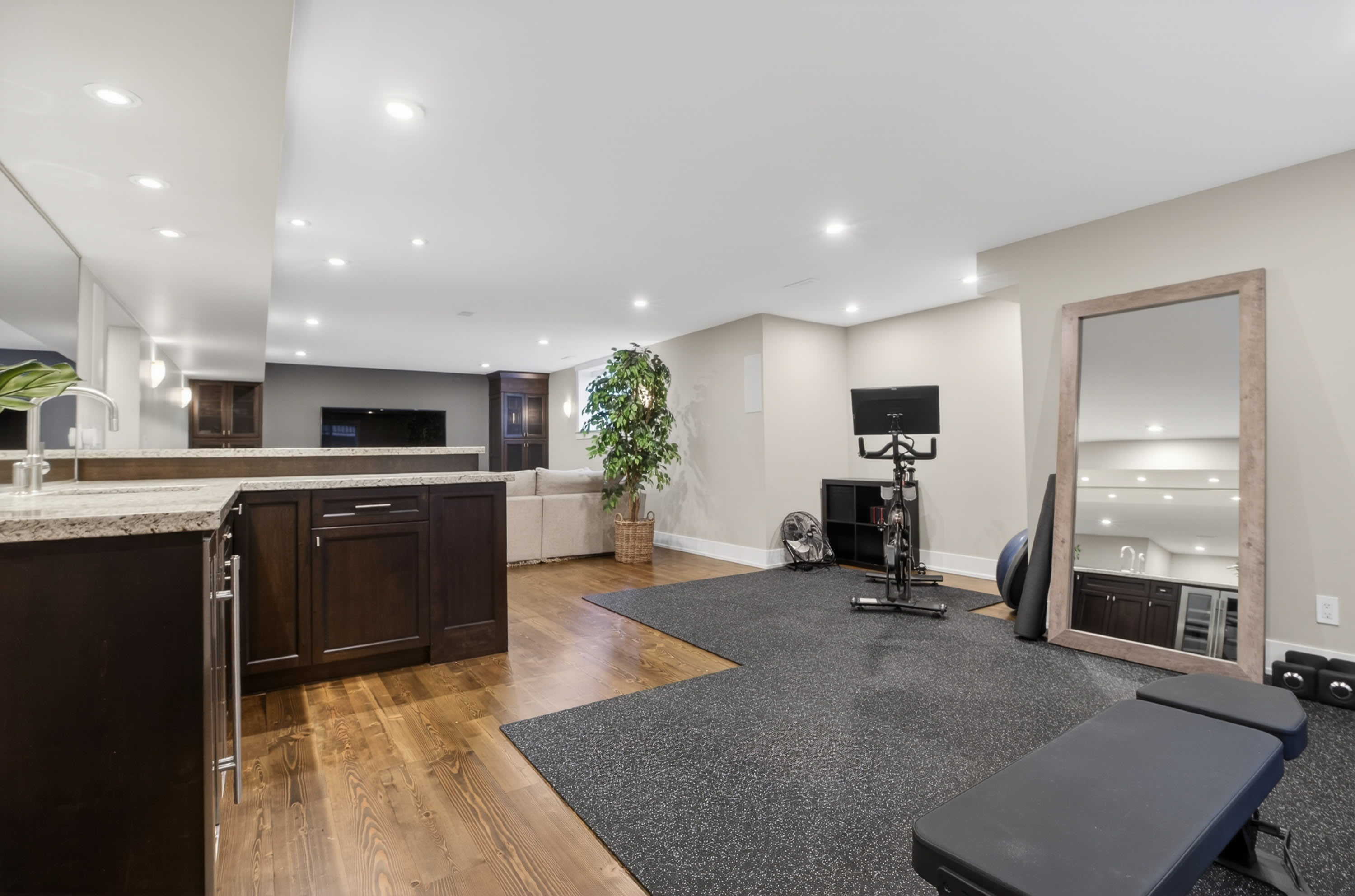 Morgan Creek Executive Residence — 15507 37A Avenue