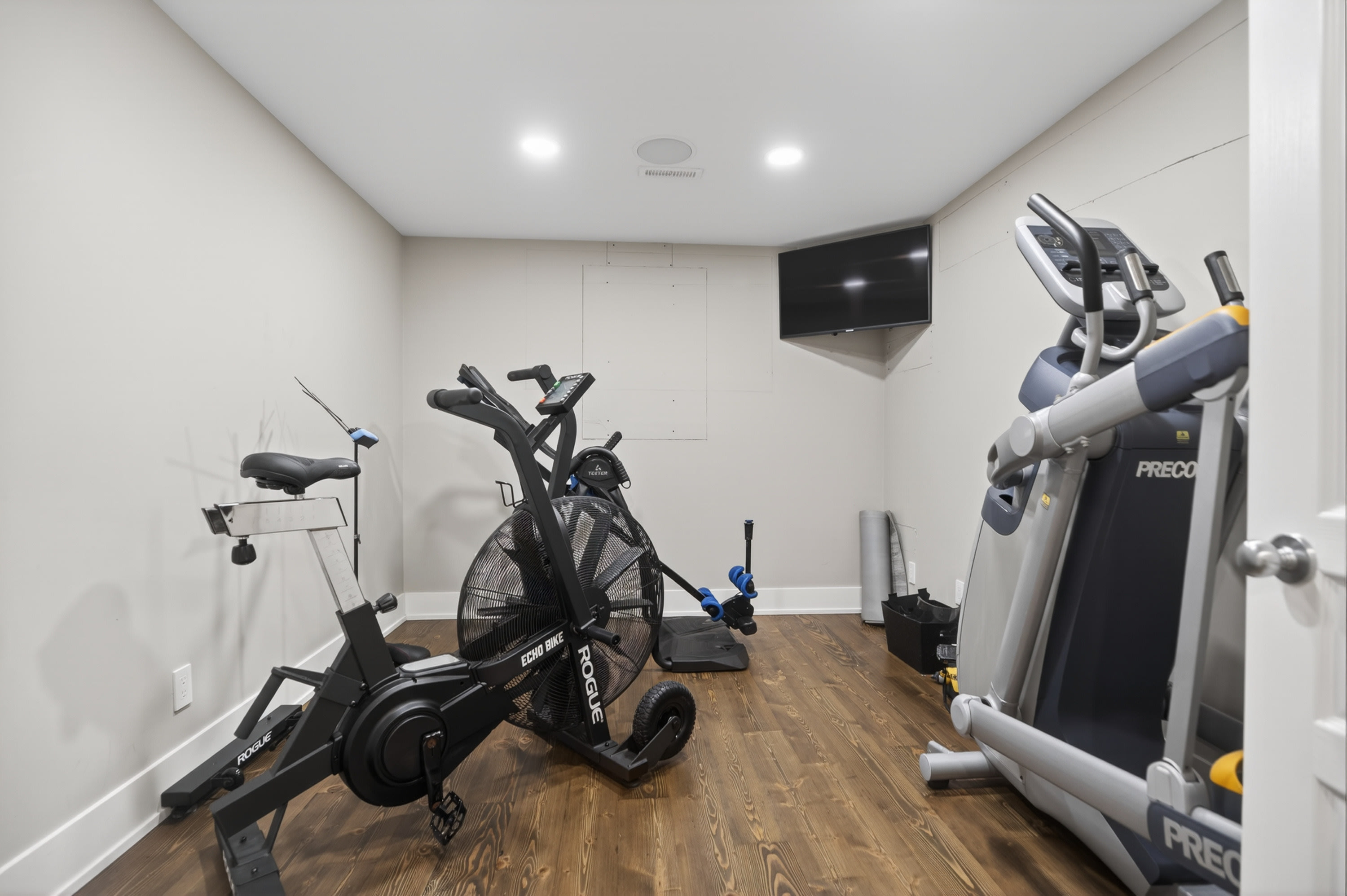 Morgan Creek Executive Residence — 15507 37A Avenue