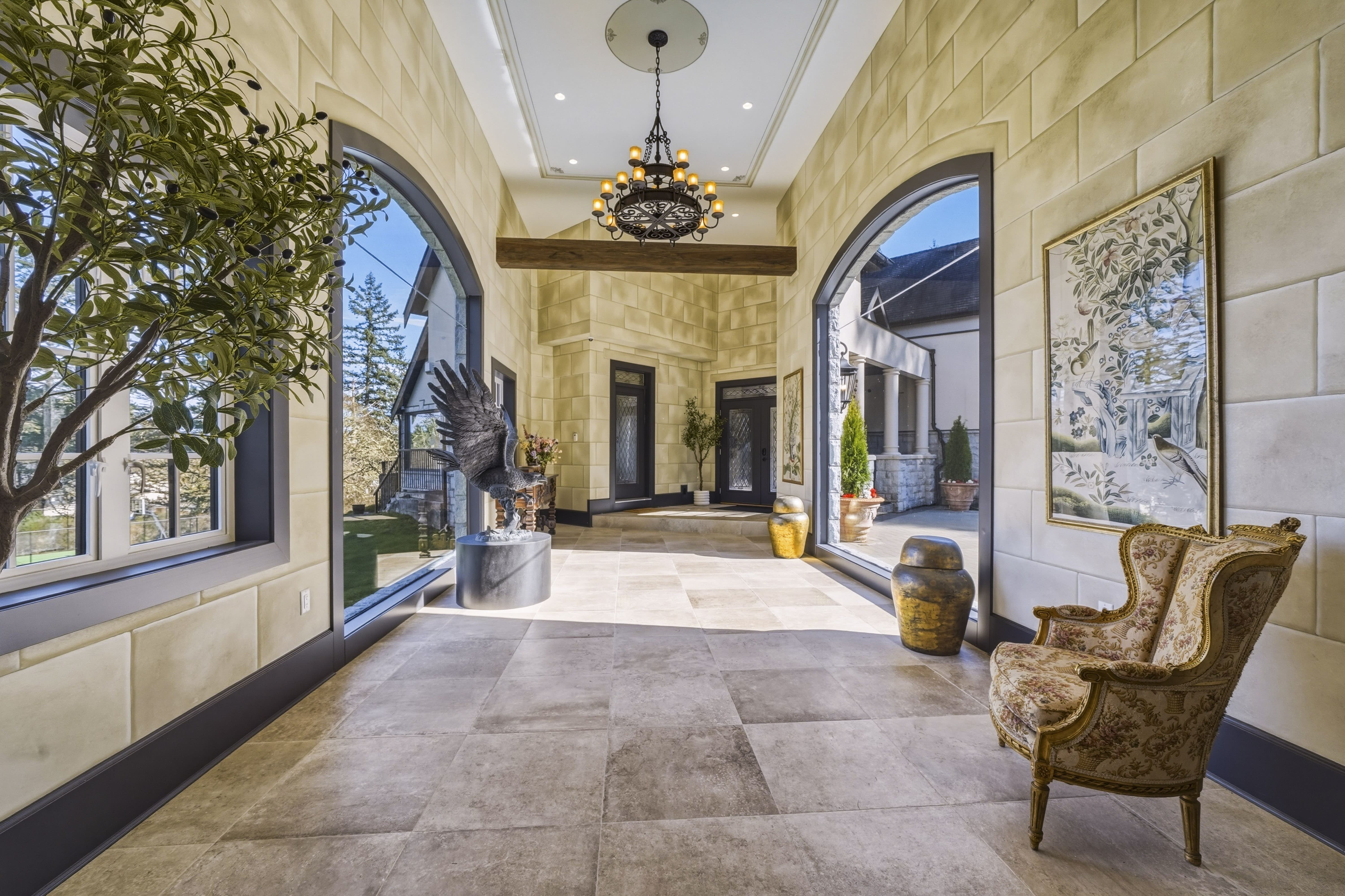 Owl's Landing driveway and gate — luxury home 1708 Woodsend Drive