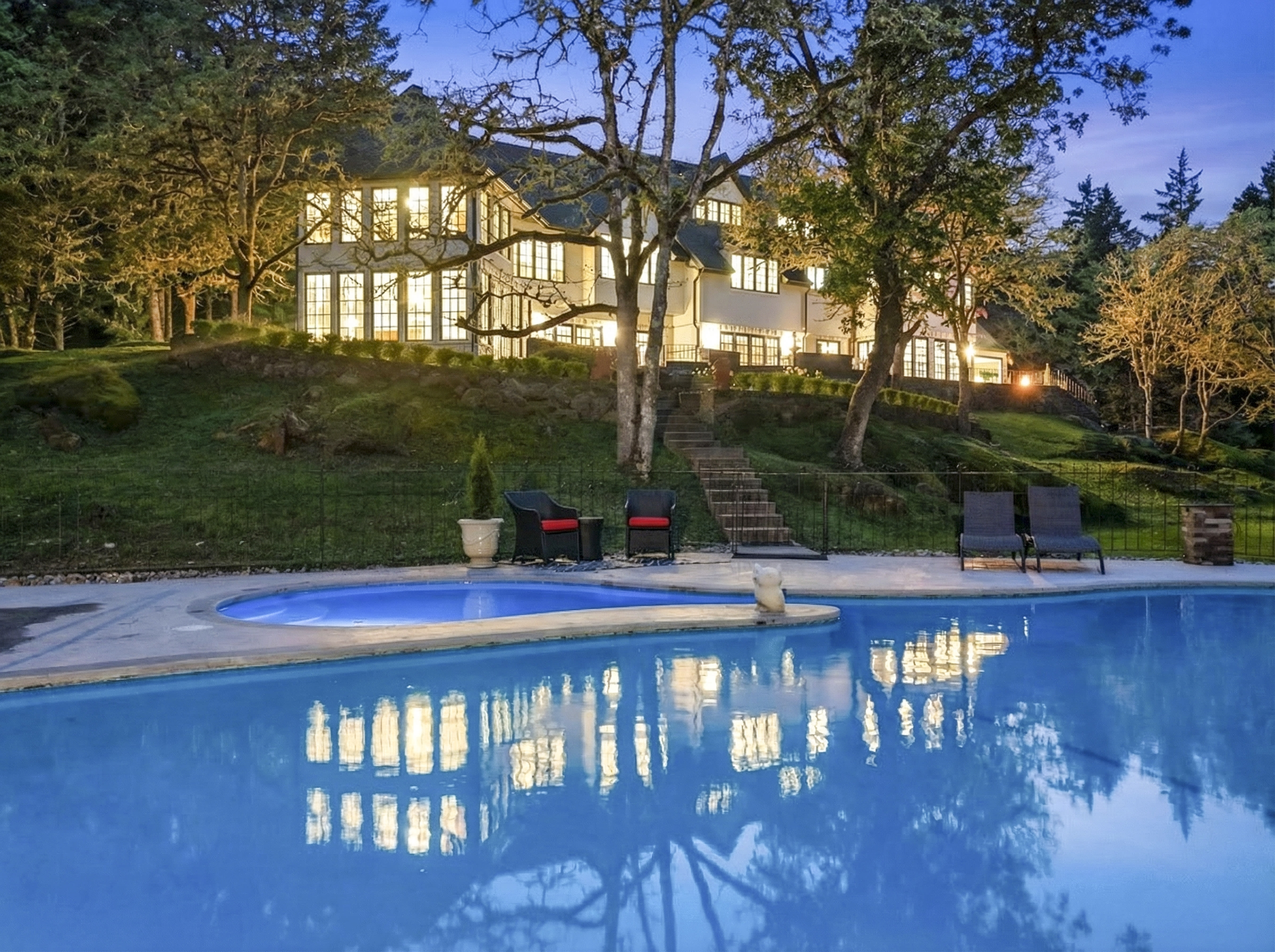 Owl's Landing great room with vaulted ceilings — Saanich BC estate