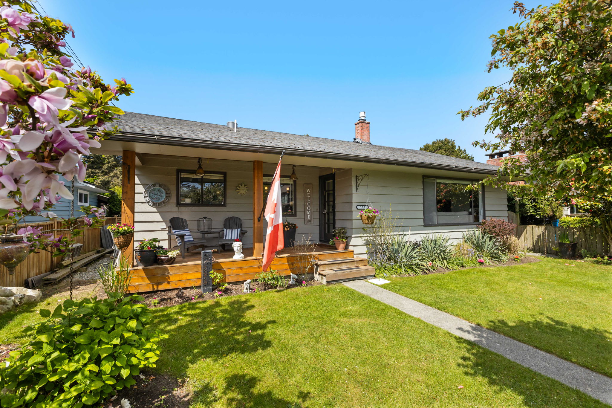 Living room — Boundary Bay Beach Cottage, Delta BC