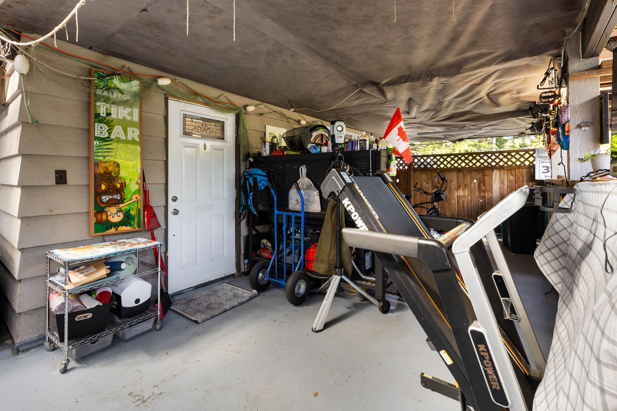 Deck outdoor living — Boundary Bay Beach Cottage, Delta BC