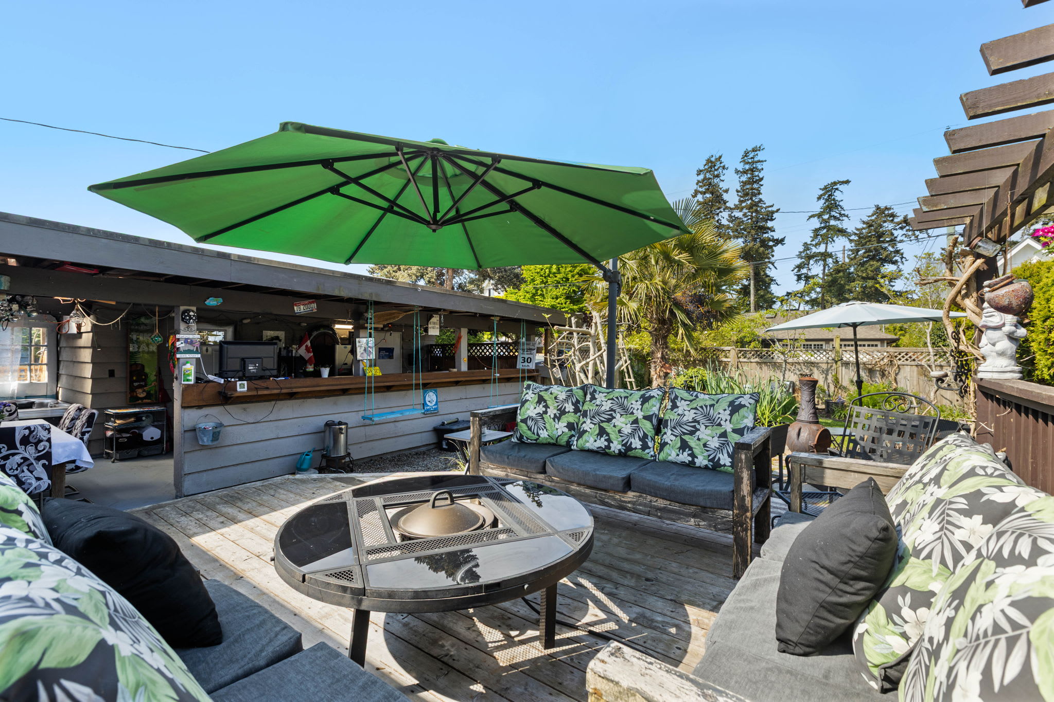 Private garden — Boundary Bay Beach Cottage, Delta BC