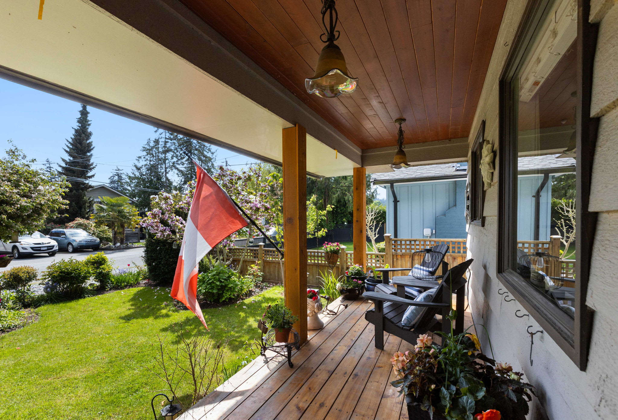 Dining area — Boundary Bay Beach Cottage, Delta BC