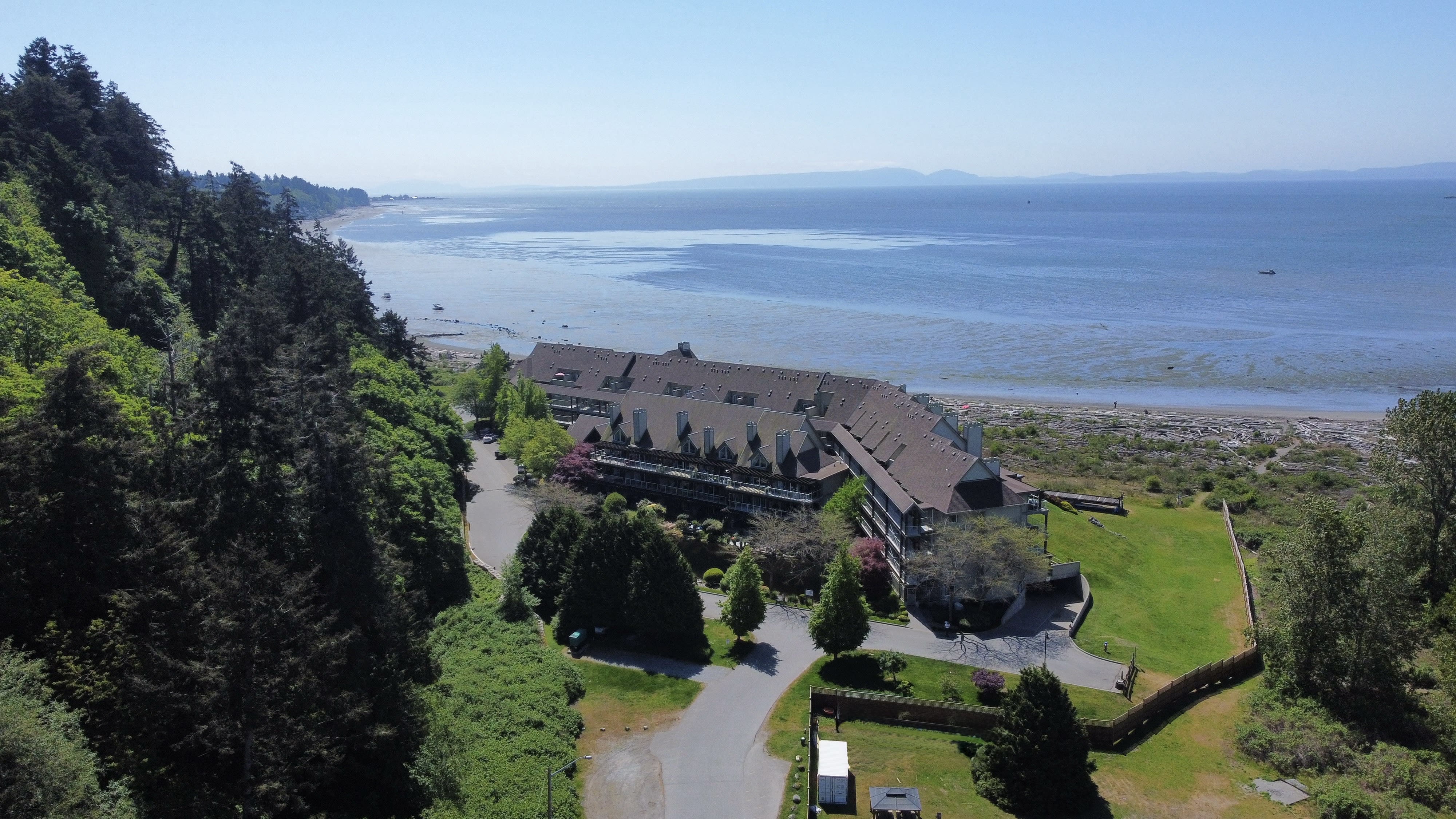 Direct beach access at Tsatsu Shores — Tsawwassen BC