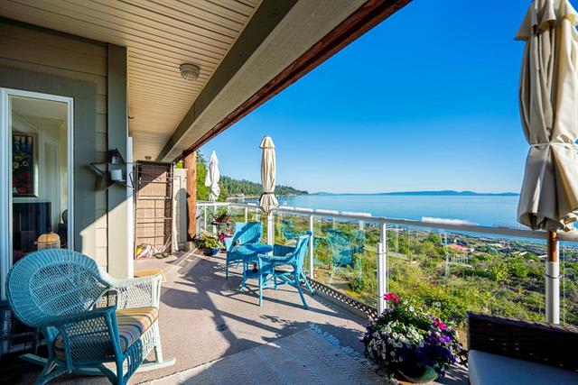 Open living and dining area — 306 1120 Tsatsu Shores Drive, Tsawwassen BC