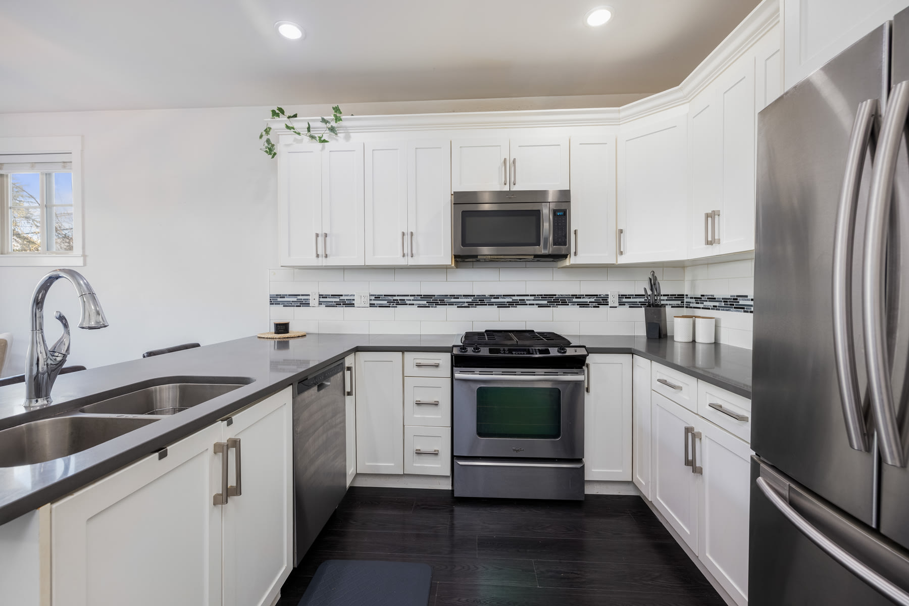 Elgin Townhouse dining area — #8 3266 147 Street, South Surrey BC
