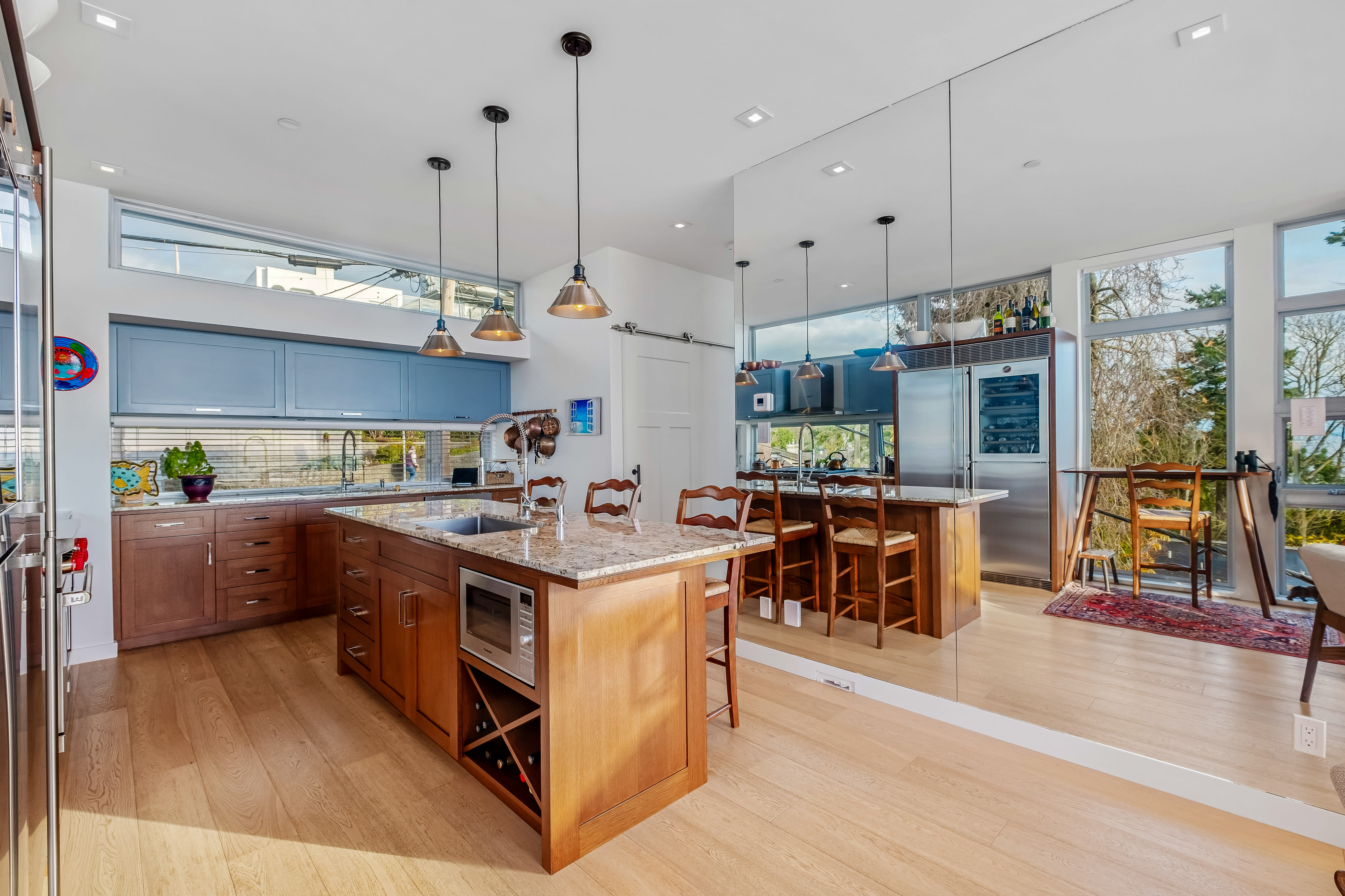 Living space detail — luxury home Buena Vista Avenue White Rock