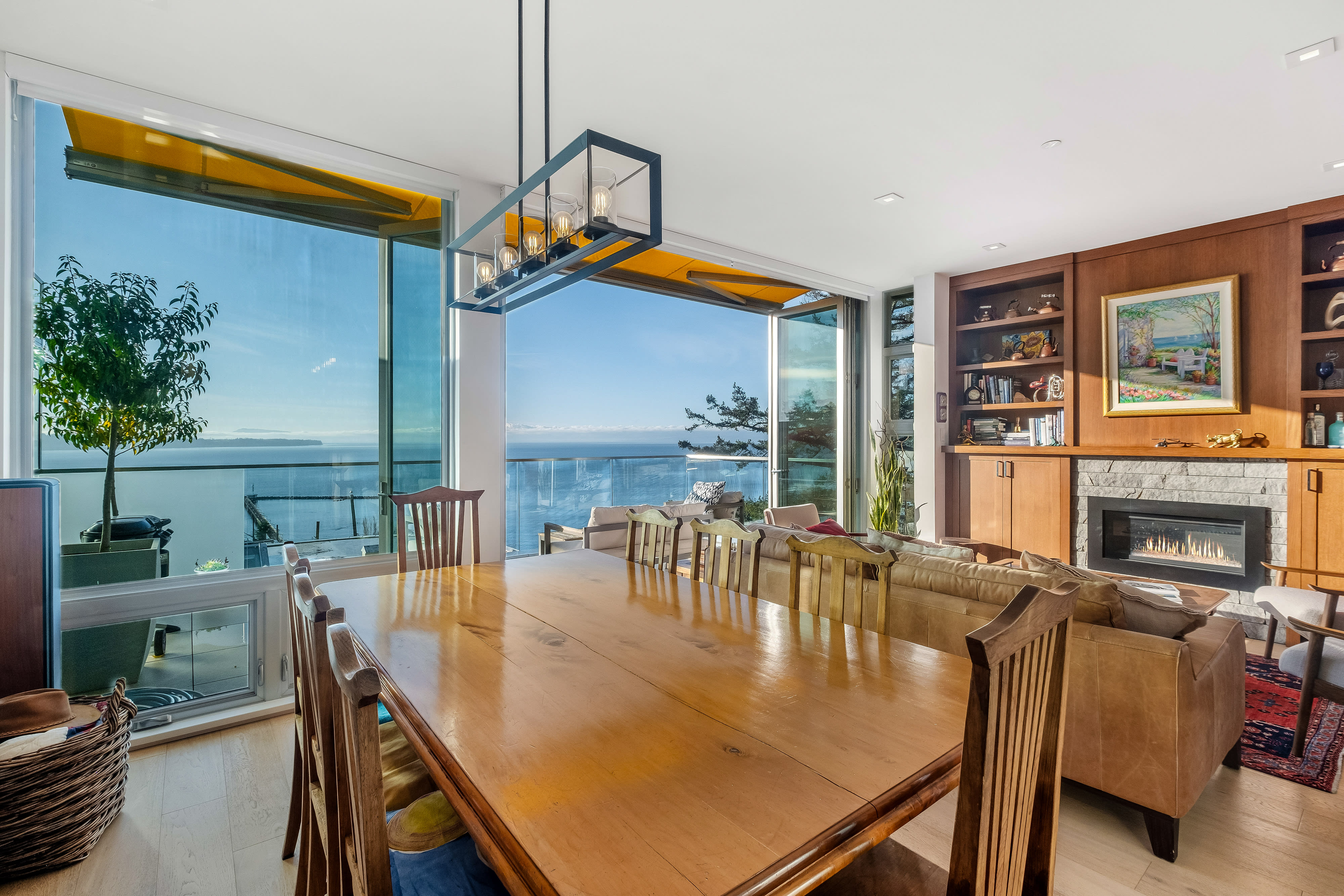 Chef's kitchen — 15046 Buena Vista Avenue White Rock BC