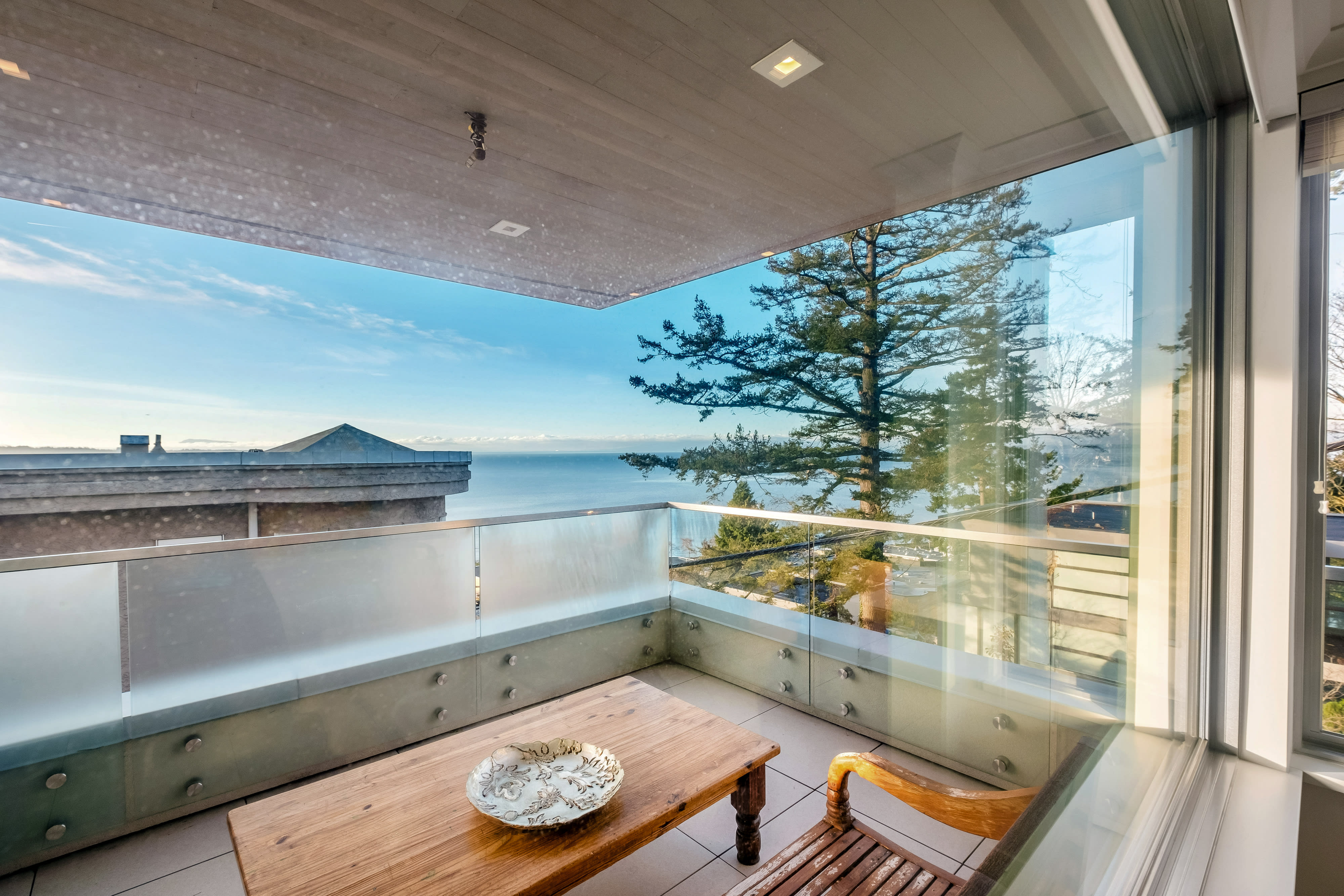 Luxury bedroom — 15046 Buena Vista Avenue White Rock BC