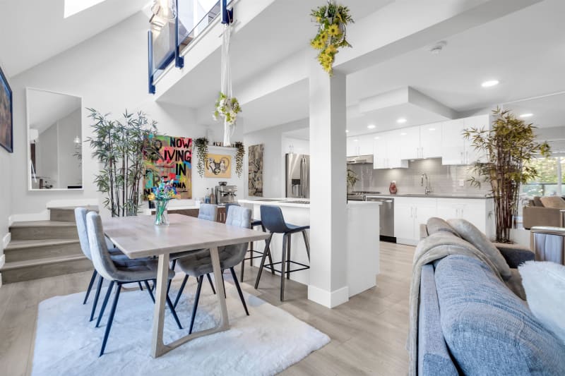 8 15989 Marine Drive, White Rock loft townhome