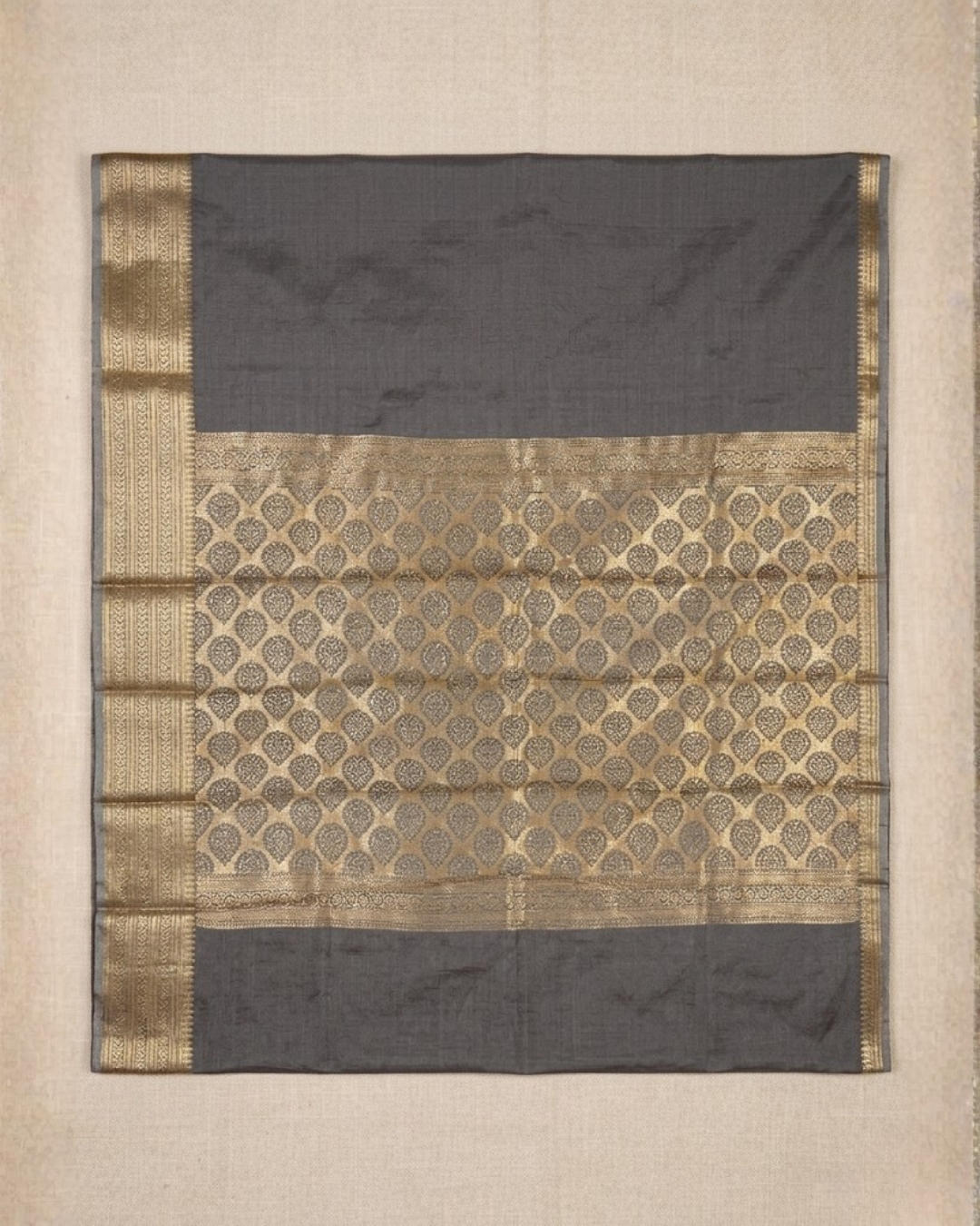 Soft Shimmer  Fabric with  Boarder and Pallu