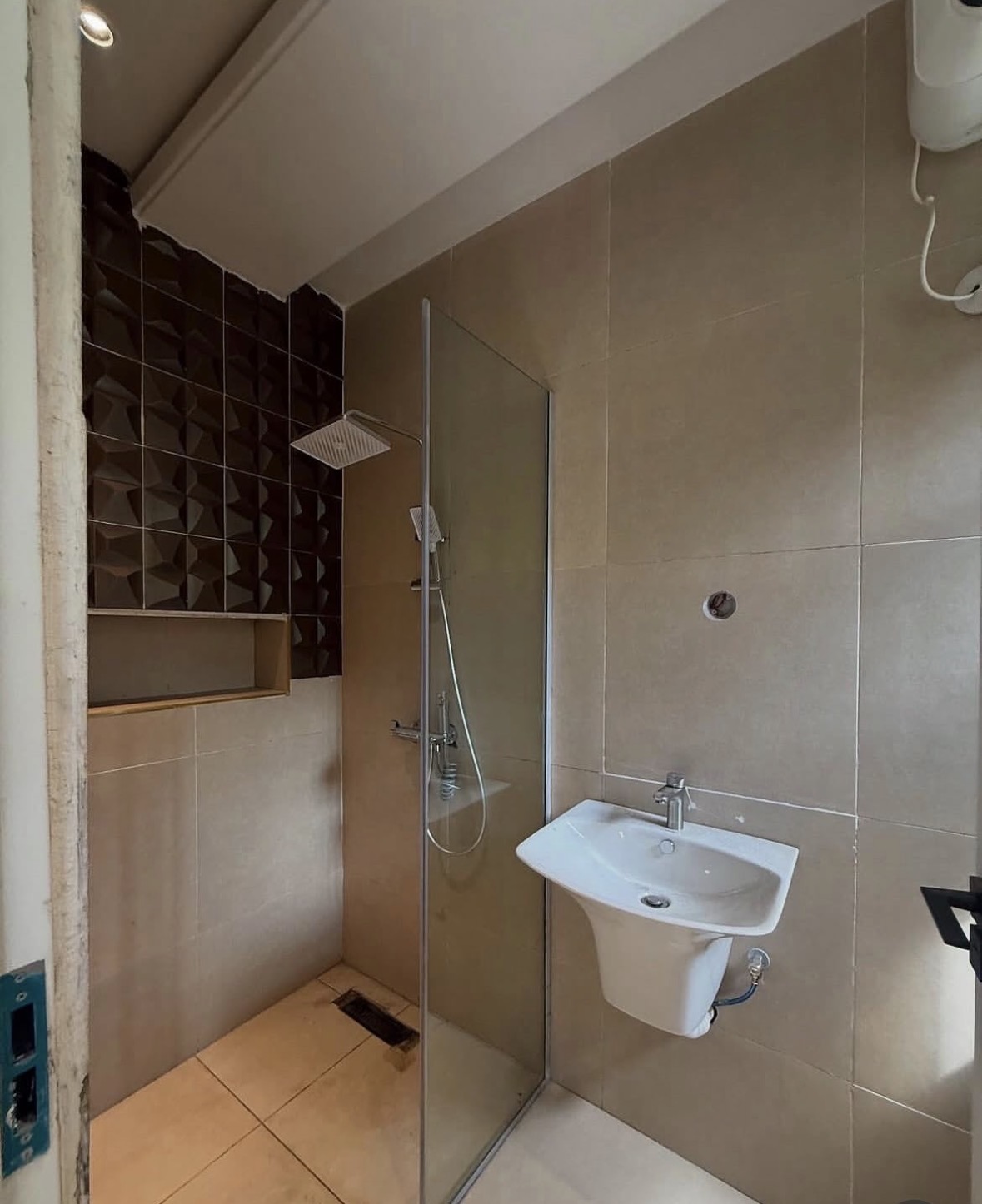 4bedrooms terrace duplex with a room boys quarters.