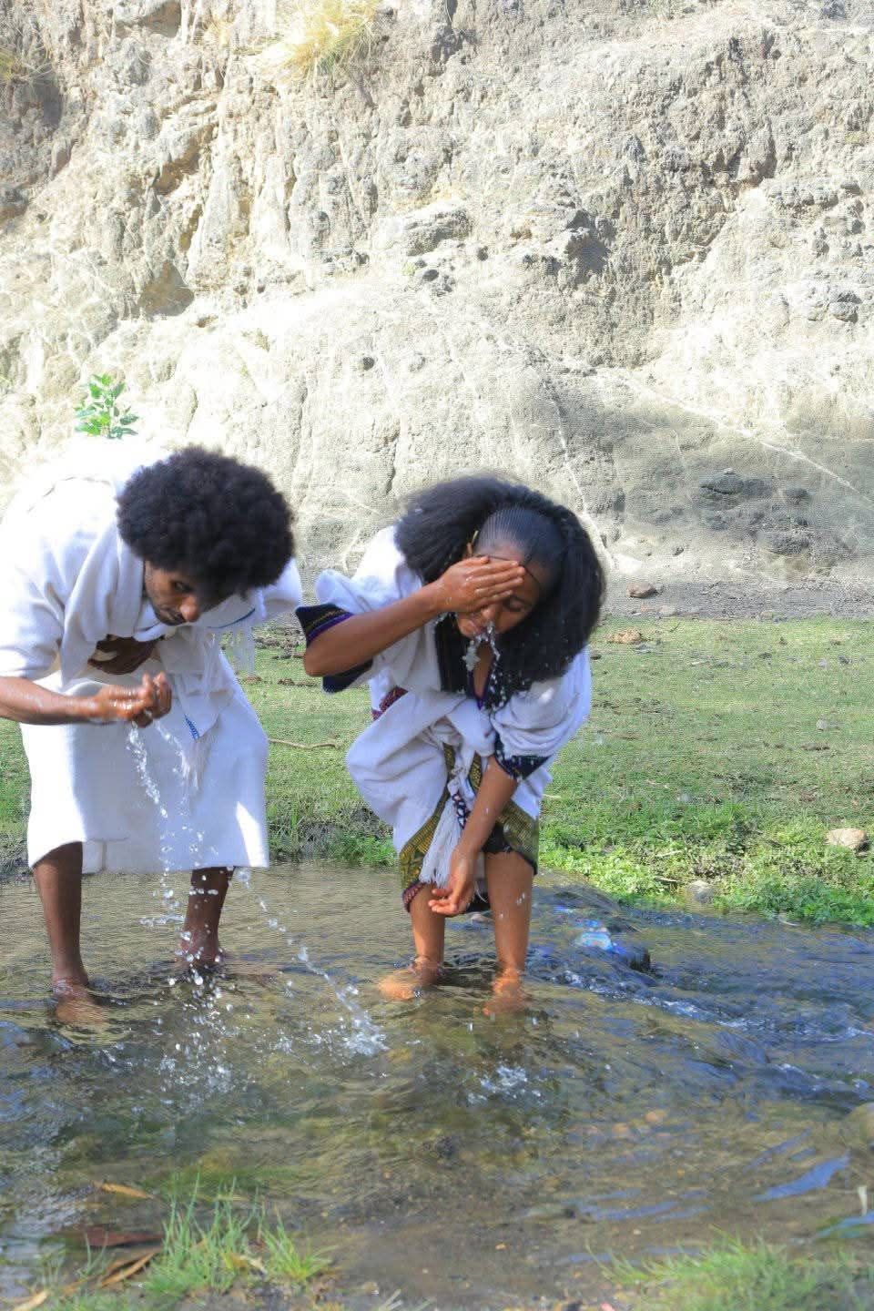 ሰብኣይይ ሰበይትይ ገረብ ትሻገርለኡ
