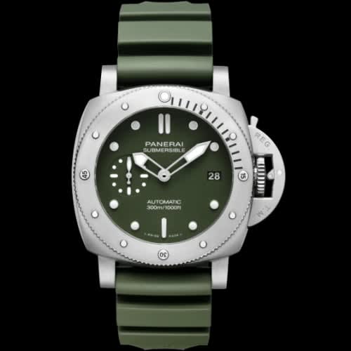 Panerai Luminor Submersible 42 3 Days Automatic Stainless Steel / Green / Verde Militare