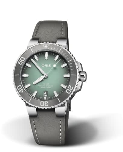 Oris Aquis Date 39.5 Stainless Steel / Green / Calf